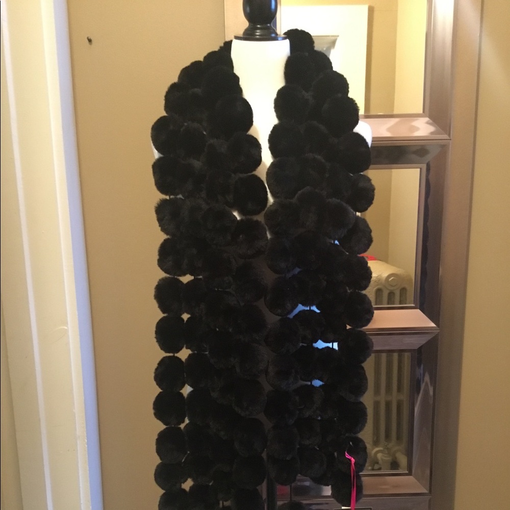 Fun fur Pom scarf